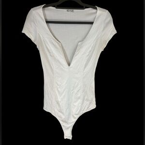 Women’s Free People Textured Wired V - Plunging Body Suit
Size - S